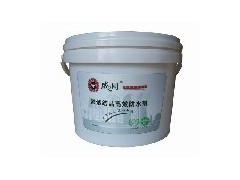 
渗透结晶高效防水剂 

    产品说明
    威尔固渗透结晶高效防水剂是一种新型防水材料，无毒、无味、不燃、不爆，固化后形成不溶于水的立体网状防水膜，具有强力憎水作用。该产品还具有良好的自洁作用、抗氧化作用，且对建筑物有增强、保护作用。
    产品特点
    ◇渗透力极强，可渗透到建筑内部形成永久防水层。
    ◇ 防水层透明无色，不变色，因此不影响建筑物原设计风格。
    用途
    ◇ 广泛用于各类建筑物的防水、防潮、防风化处理。
    ◇ 适用于水泥沙浆墙面、石灰水泥浆墙面、水刷石、干粘石、拉毛灰等墙面的防水。
    ◇适用于清水砖、马赛克、外墙砖发，以及涂料饰面的渗水外墙。
    施工方法
    基层要求洁净无油污、无苔、无浮灰、浮层。基层若有裂缝，缝宽小于0.5mm者可直接施工，若大于0.5mm，必须用威尔固填缝剂填补好后方可施工。施工时，先在基层上喷洒足量的水，使之充分浸润但无积水，大面积采用喷淋方法，一般农用喷雾器即可喷淋，小面积可采用毛刷、辊筒涂刷本产品二遍。施工顺序为自上而下。
    参考用量为：
    第一遍：130g/ m2。
    第二遍：110g / m2。
    由于此施工液干燥后不再吸水，必须连续喷涂二遍，每次喷量以壁面液体能自然流淌为佳。施工一小时后遇水已无妨，施工2-3天后（冬季约10天），用水淋检验应显渗水效果。
    注意事项
    ◇ 配料容器务必干净无异物，以防物料变质或堵塞喷头。
    ◇ 本品属非危险品，保质期一年。
    执行标准：JC/T902-2002《建筑表面用有机硅防水剂》标准W型

